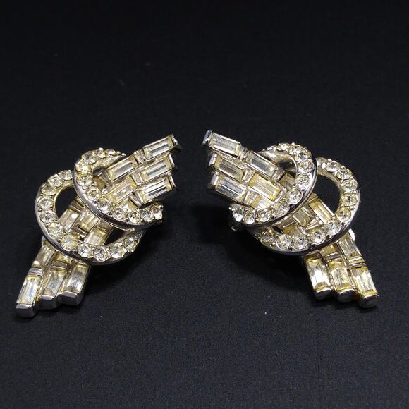 Bellini Clear Rhinestone Wedding Earrings, Rhodium Plated, 1990s Vintage Jewelry - Picture 8 of 10